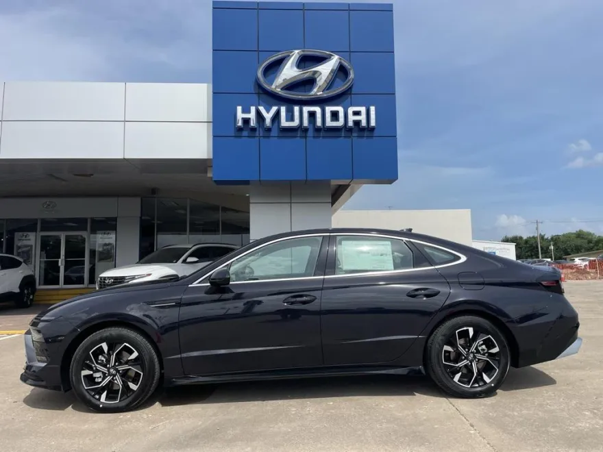 2025 Hyundai Sonata SEL photo 1