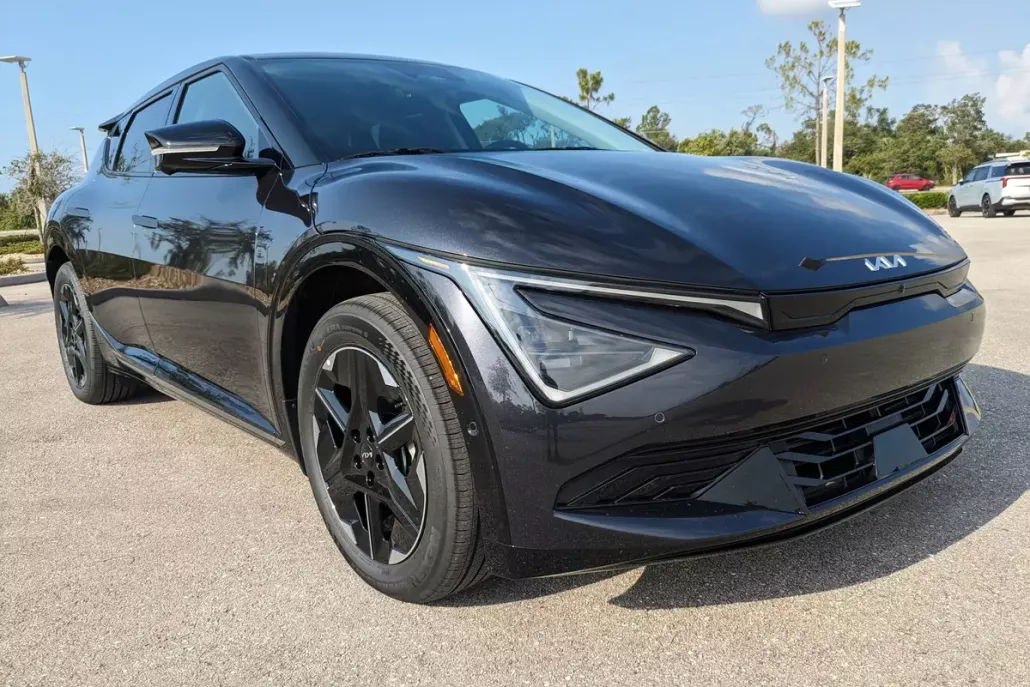 2025 Kia EV6 Wind photo 1