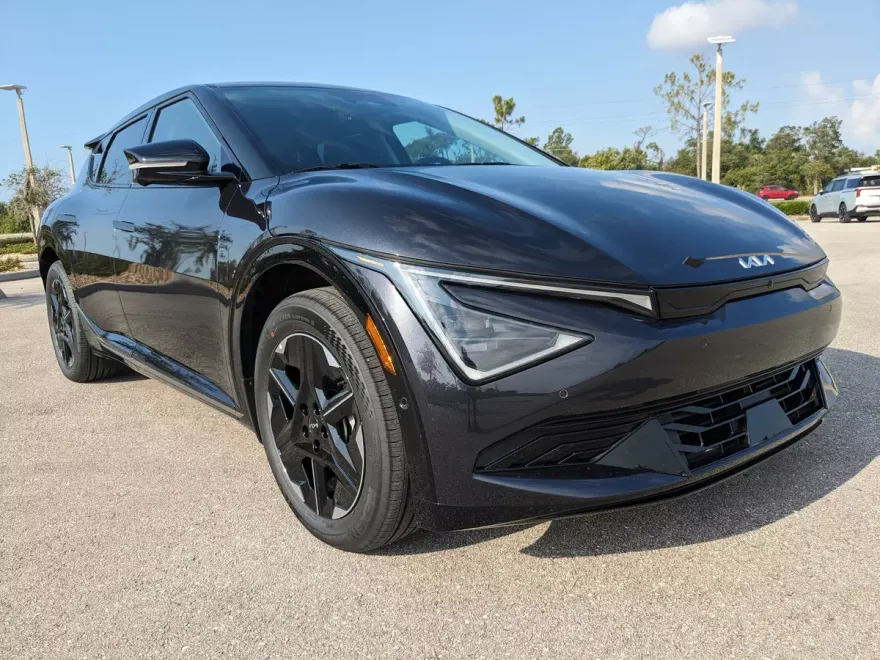 2025 Kia EV6 Wind photo 1