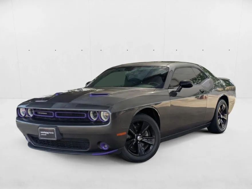 2021 Dodge Challenger SXT photo 1