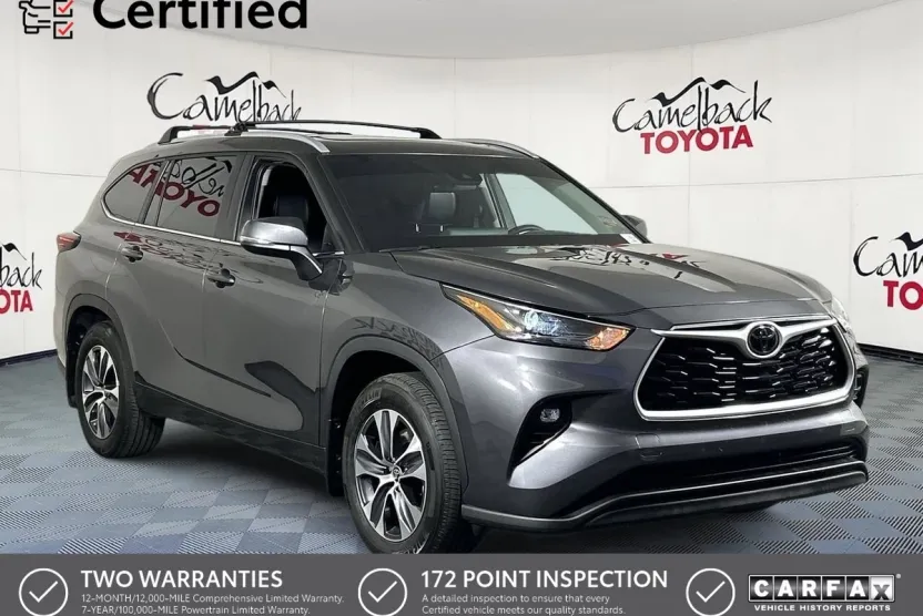2024 Toyota Highlander LE photo 1