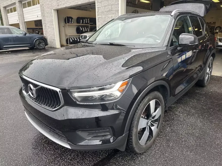 2020 Volvo XC40 T5 Momentum photo 1