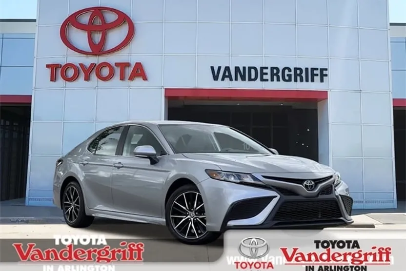 2024 Toyota Camry SE photo 1
