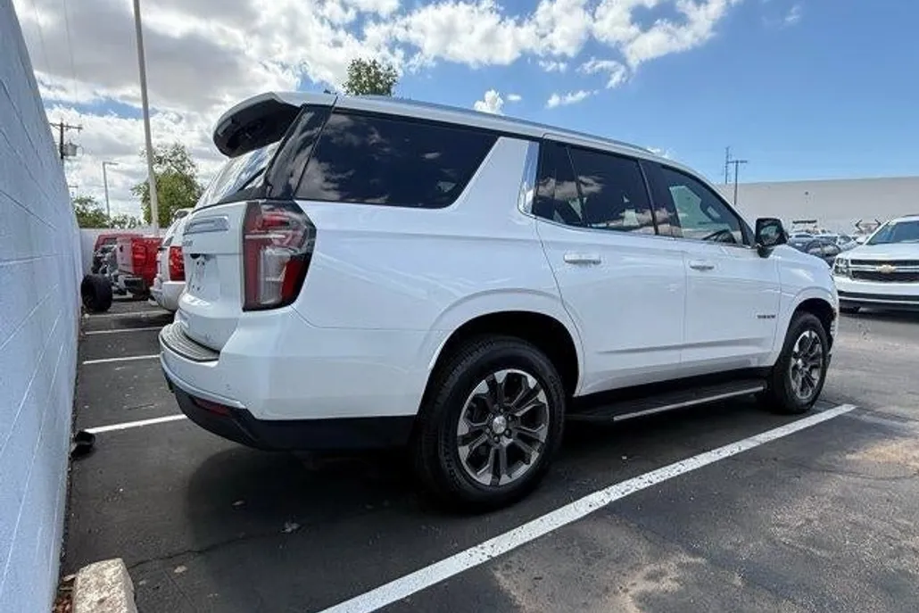 2023 Chevrolet Tahoe LT photo 1