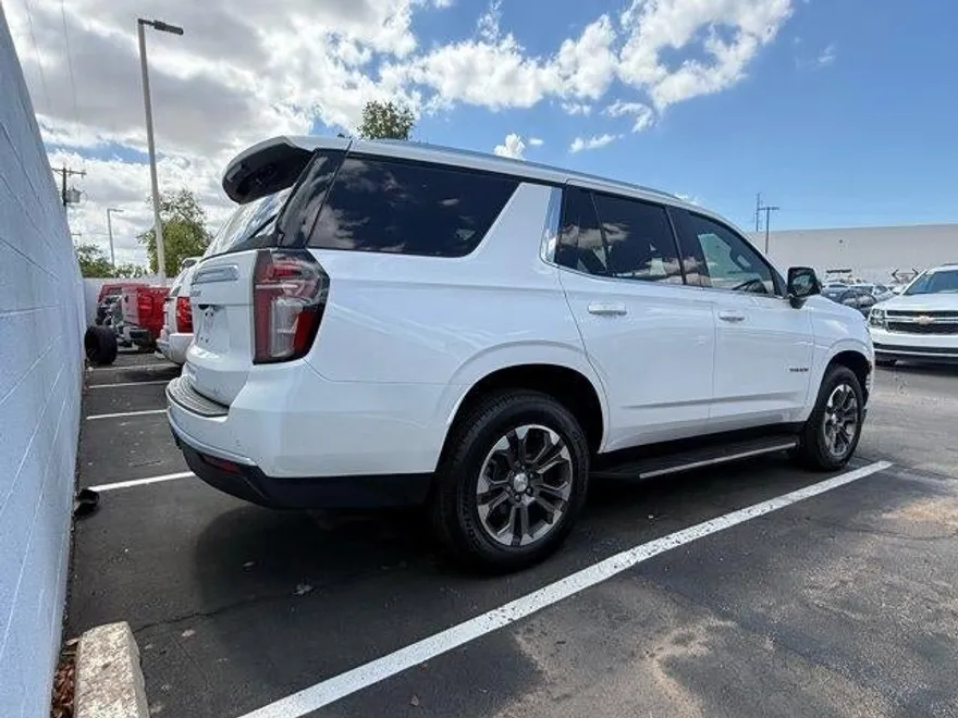 2023 Chevrolet Tahoe LT photo 1