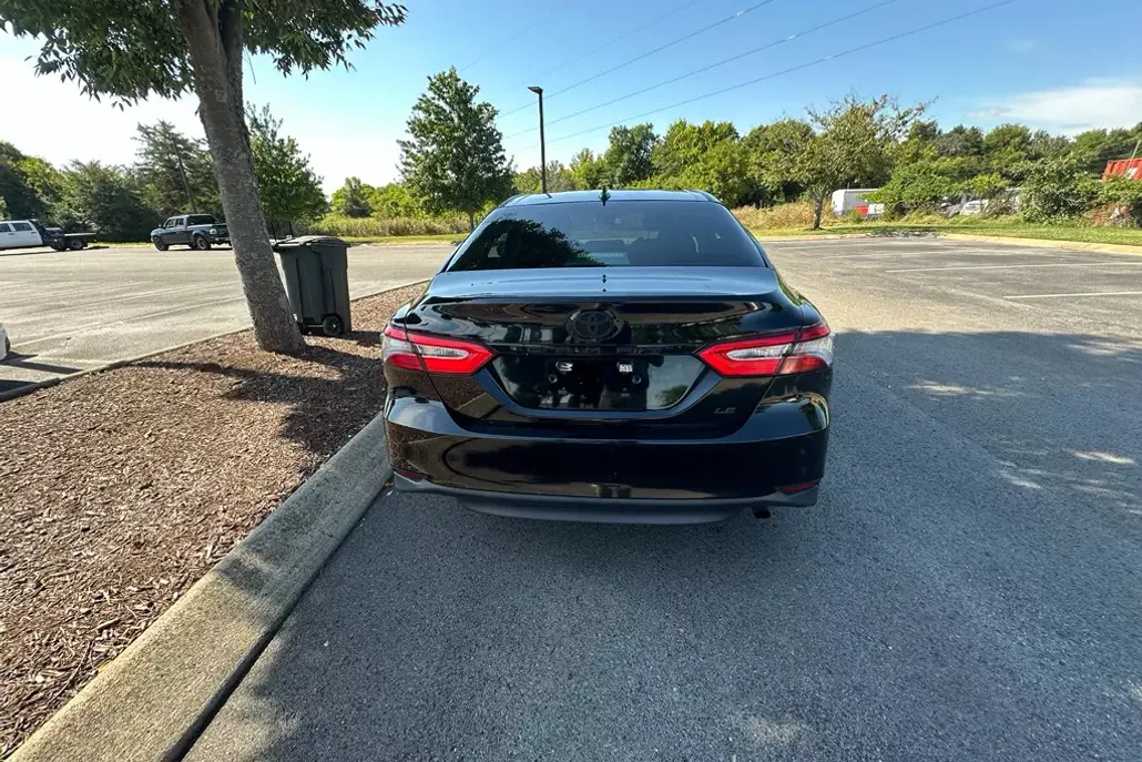 2020 Toyota Camry LE photo 1