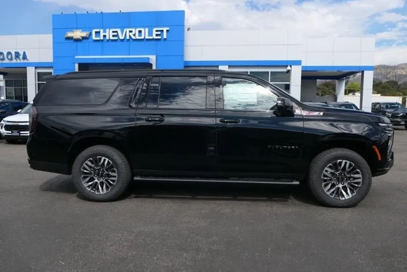 2026 Chevrolet Suburban Z71 photo 1