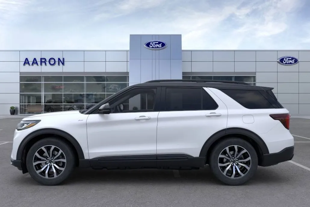 2025 Ford Explorer ST-Line photo 1