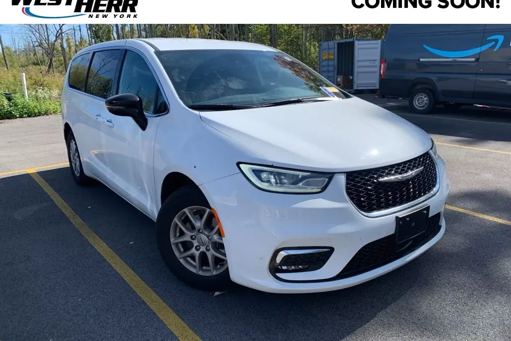 2025 Chrysler Pacifica photo 1