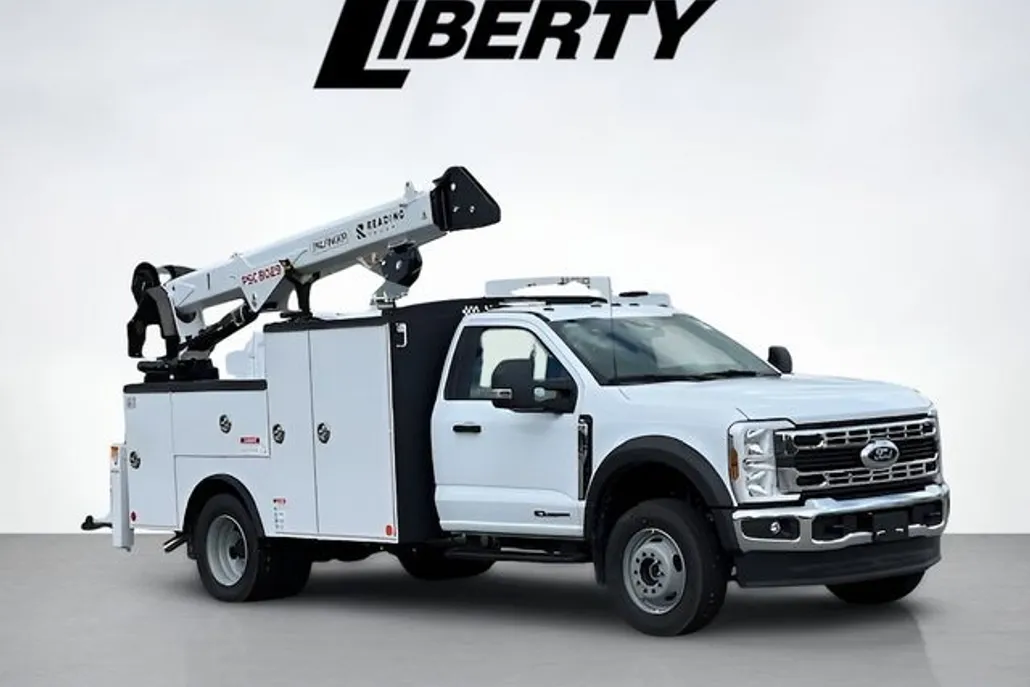 2025 Ford F-600 photo 1