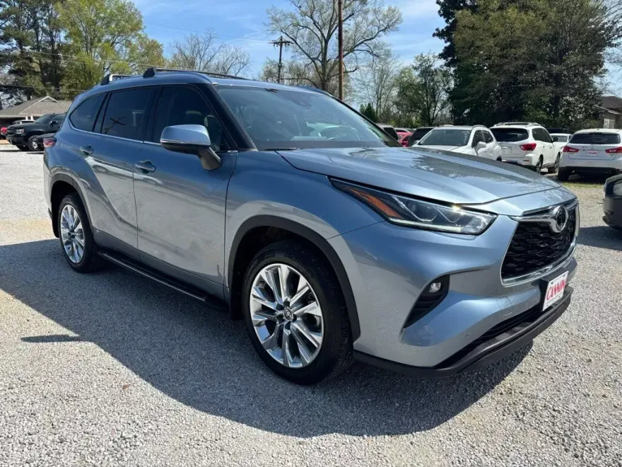 2023 Toyota Highlander Limited photo 1