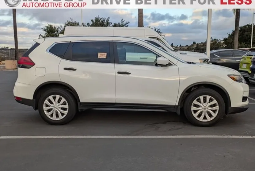 2017 Nissan Rogue S photo 1