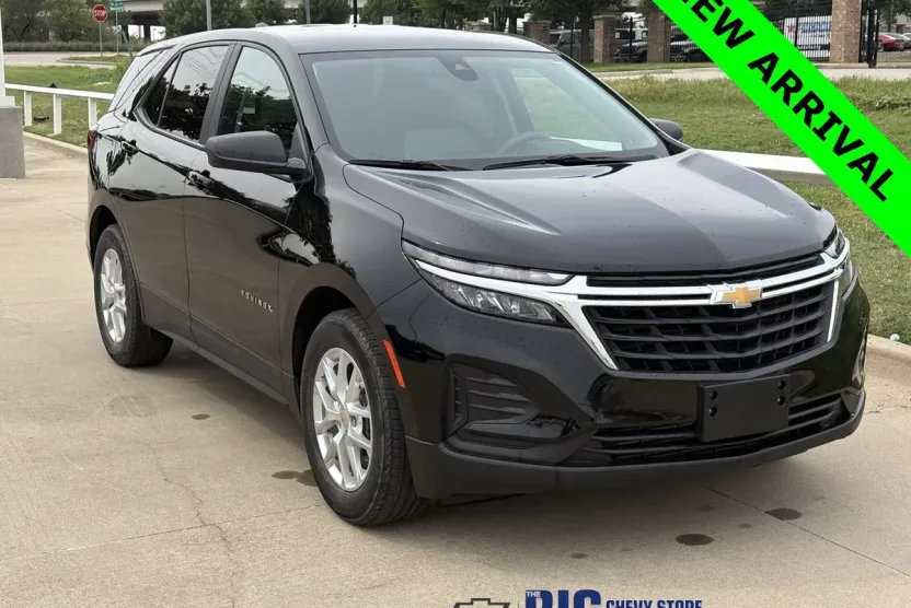 2022 Chevrolet Equinox LS photo 1