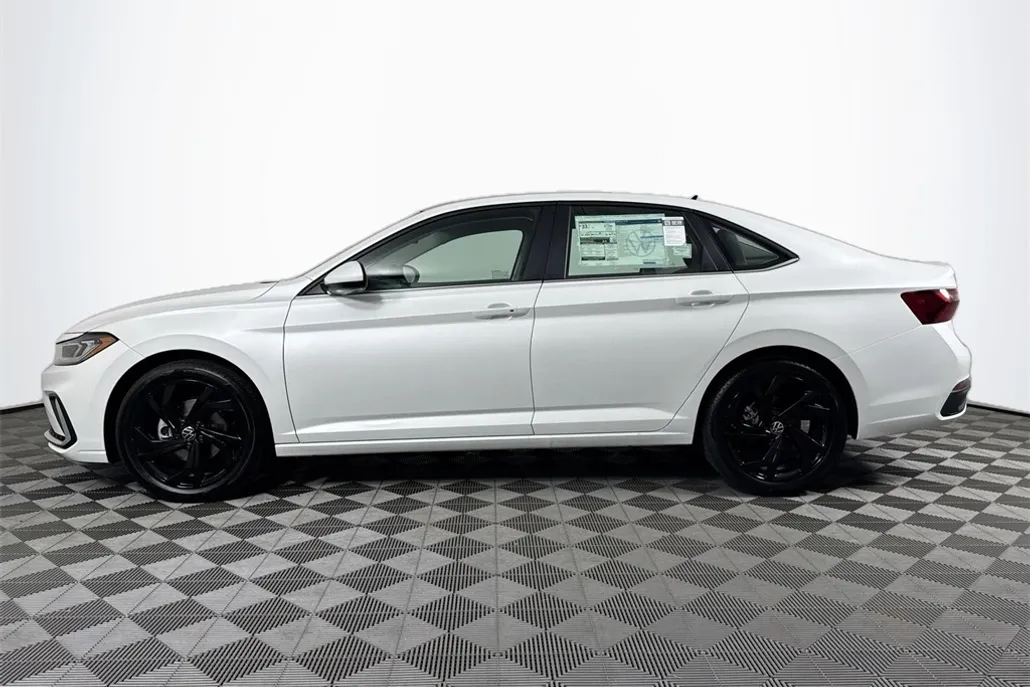 2025 Volkswagen Jetta 1.5T SE photo 1