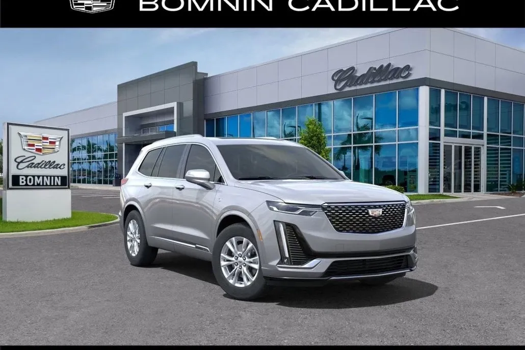 2025 Cadillac XT4 Luxury photo 1