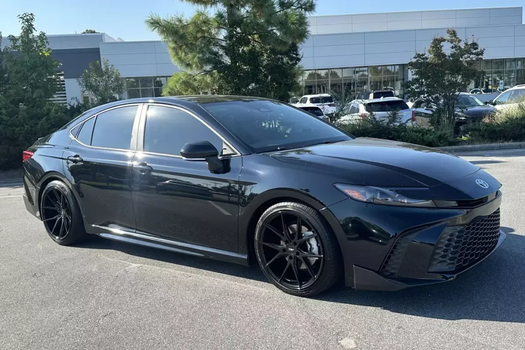 2025 Toyota Camry SE photo 1
