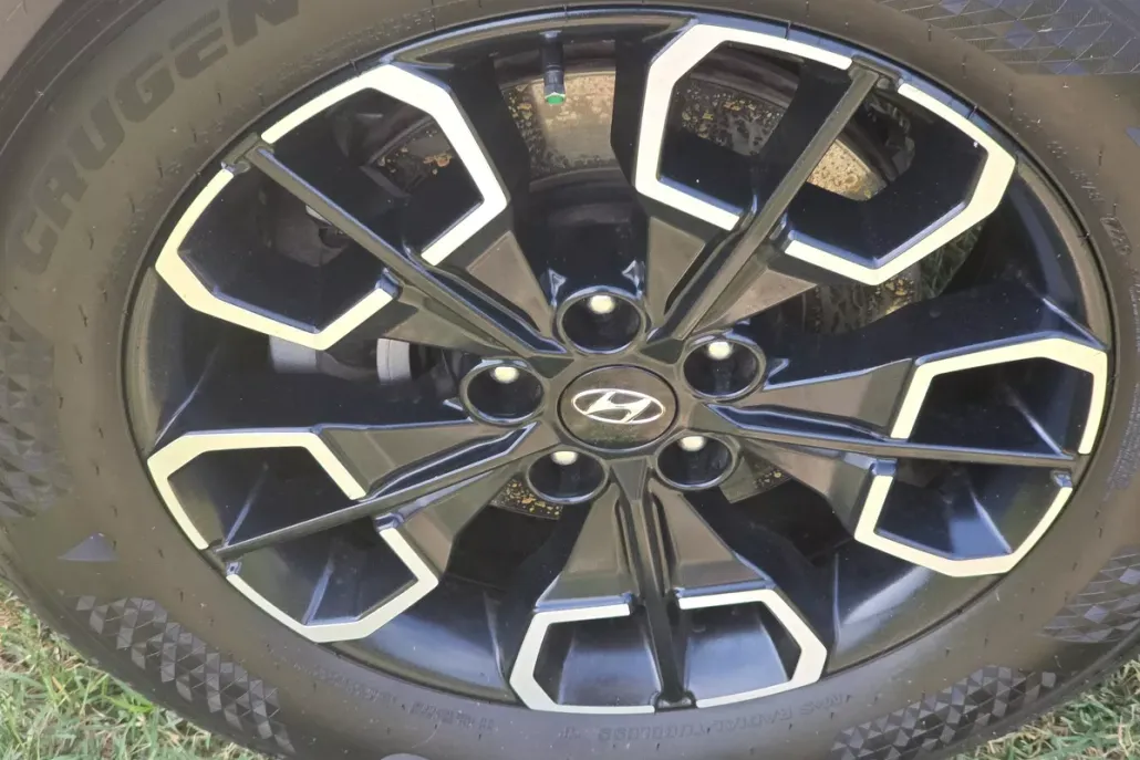 2023 Hyundai Santa Cruz SE photo 1