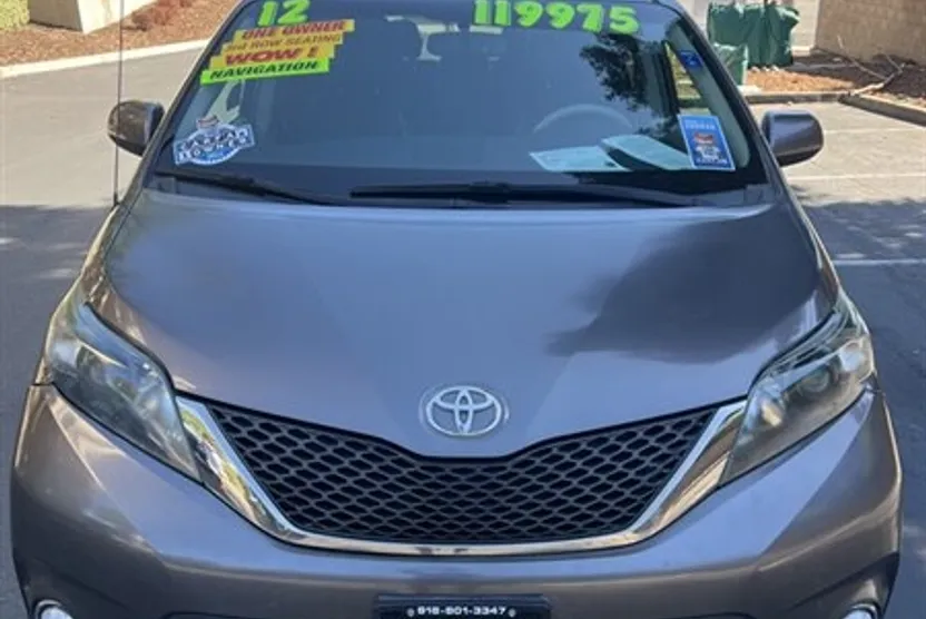 2012 Toyota Sienna photo 1