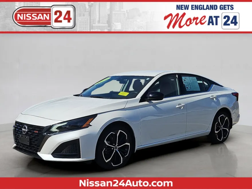 2025 Nissan Altima SR photo 1