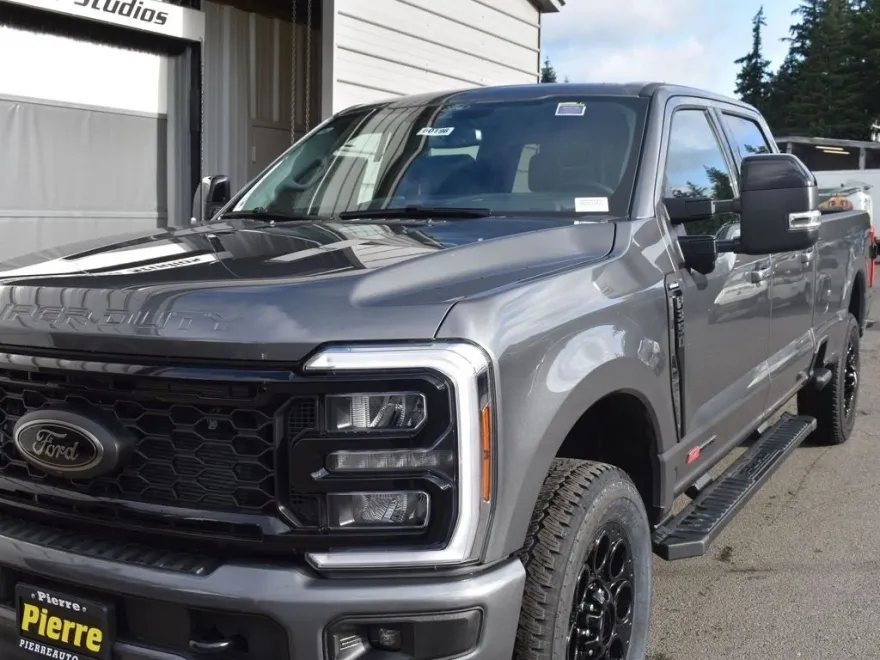 2025 Ford F-350 Lariat photo 1
