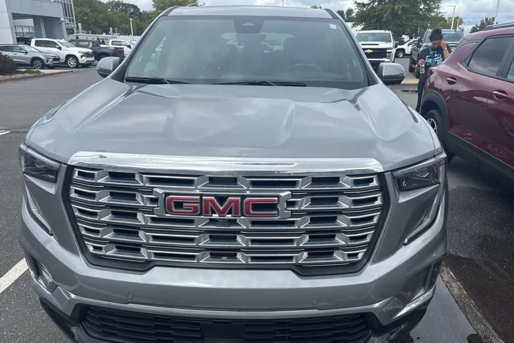 2024 Gmc Acadia Denali photo 1