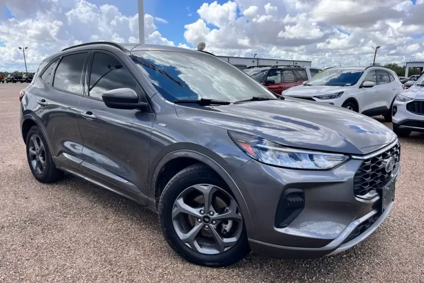 2023 Ford Escape ST-Line photo 1