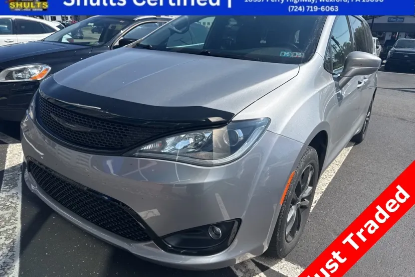 2020 Chrysler Pacifica Touring L photo 1