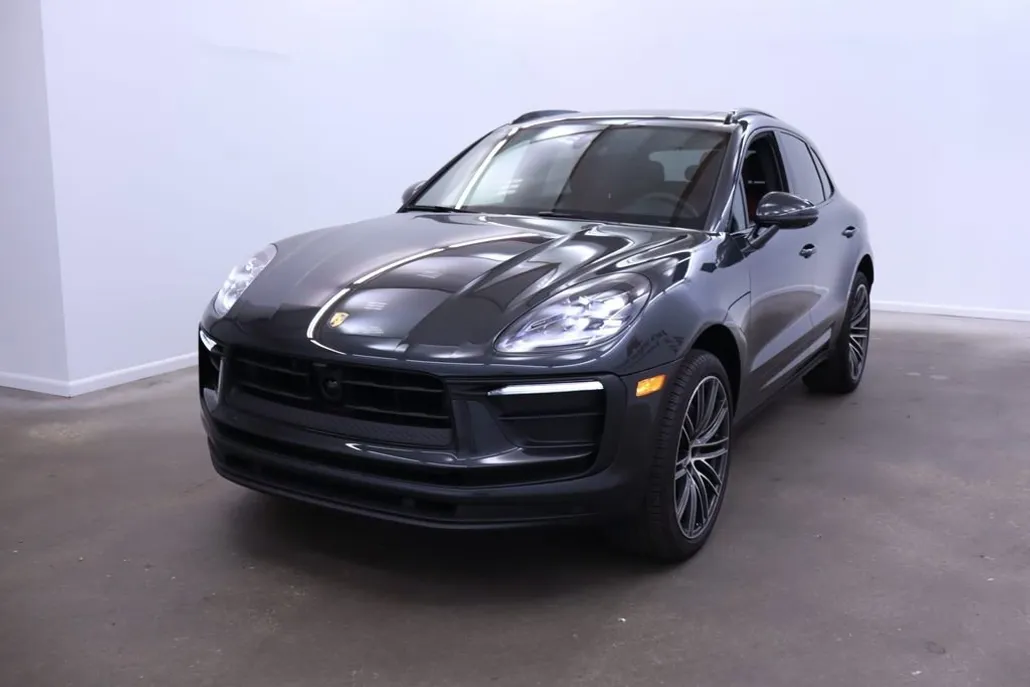 2025 Porsche Macan T photo 1