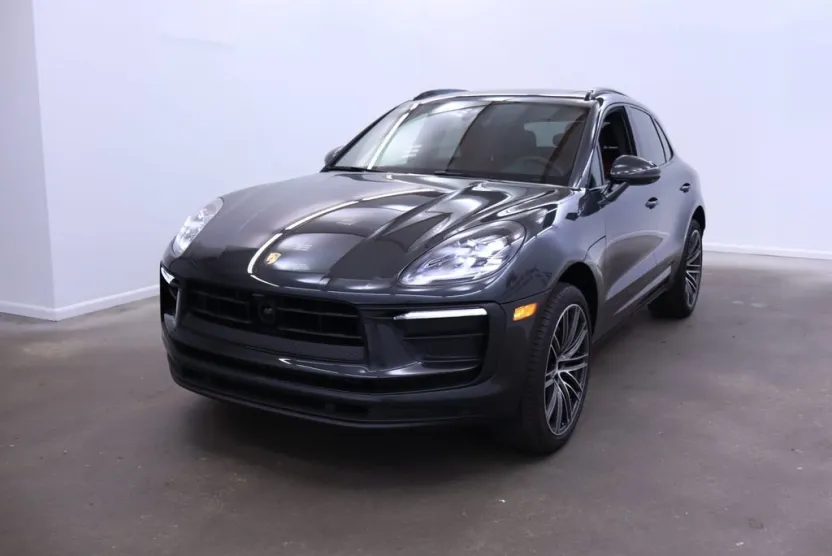 2025 Porsche Macan T photo 1