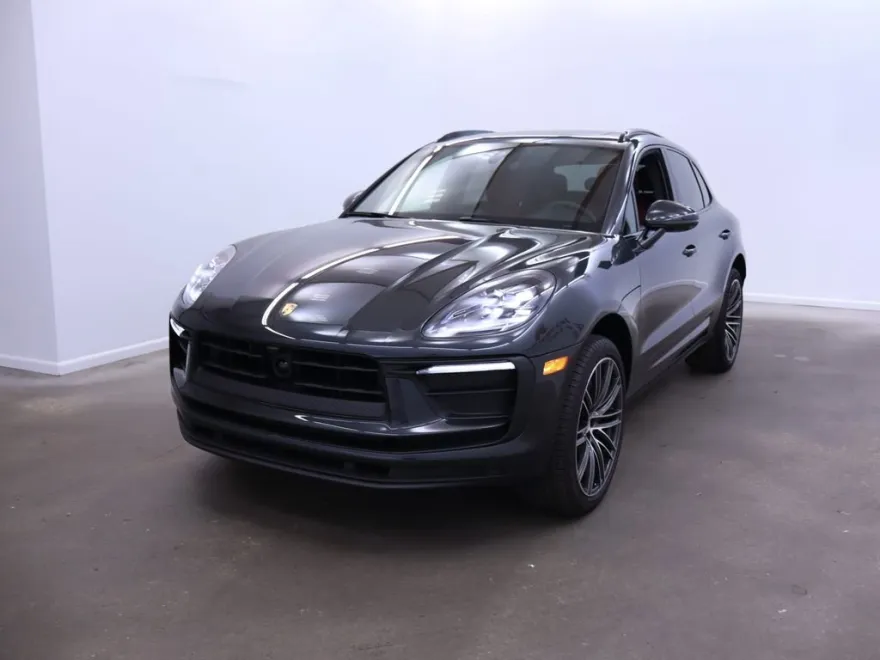 2025 Porsche Macan T photo 1