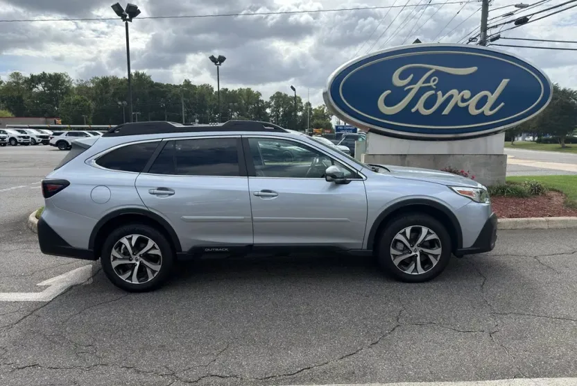 2022 Subaru Outback Limited photo 1