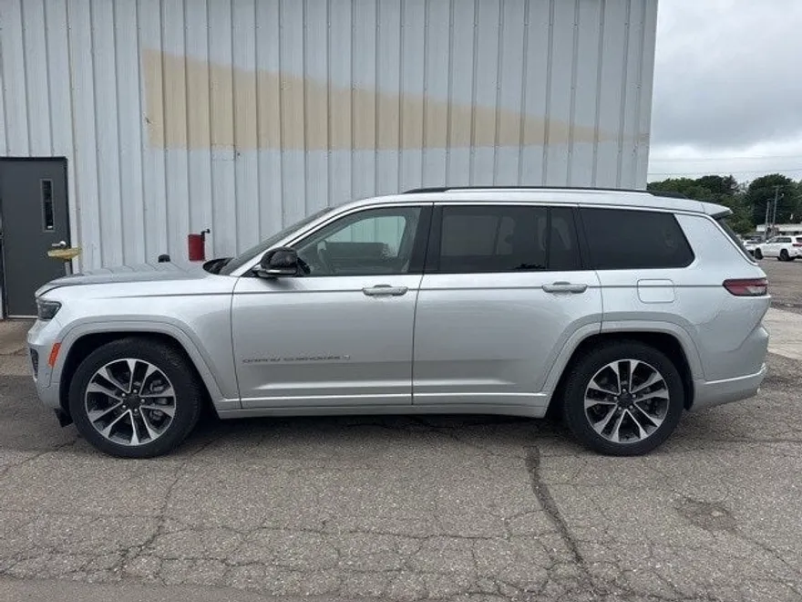 2021 Jeep Grand Cherokee Overland photo 1