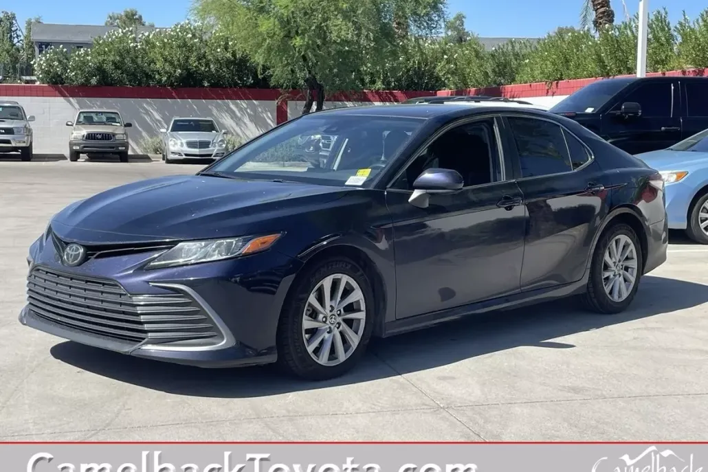 2022 Toyota Camry LE photo 1