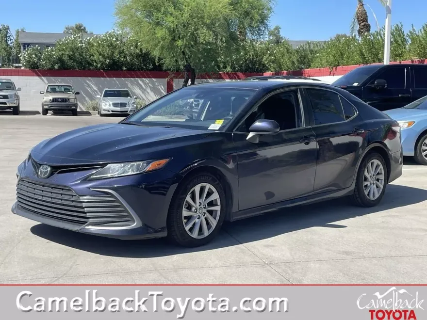 2022 Toyota Camry LE photo 1