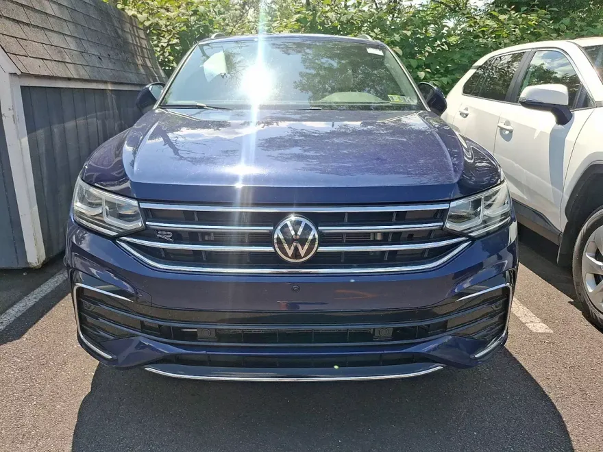 2022 Volkswagen Tiguan SEL Premium R-Line photo 1