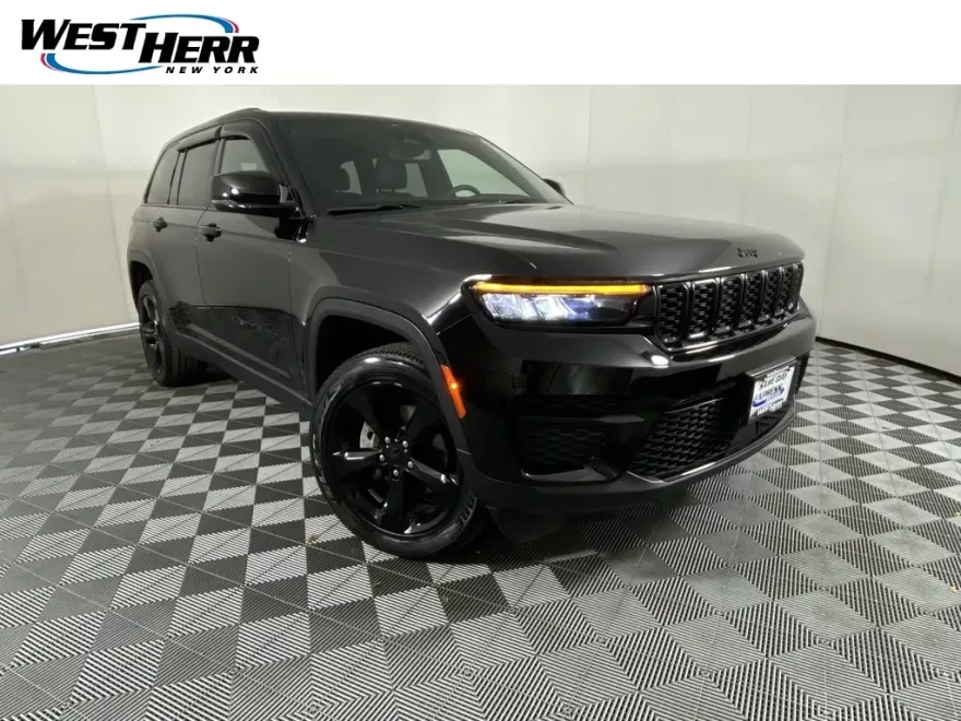 2023 Jeep Grand Cherokee Laredo photo 1