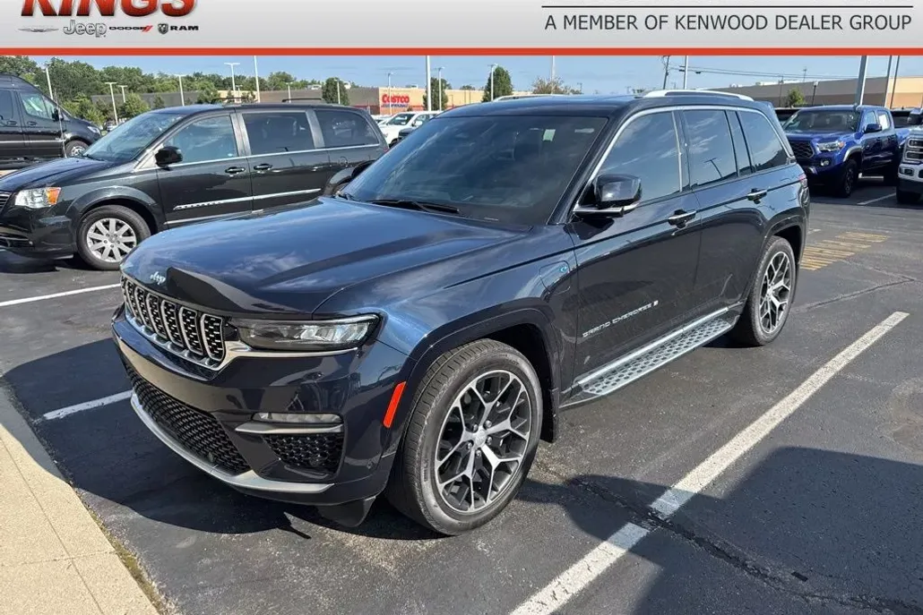 2022 Jeep Cherokee Summit 4xe photo 1
