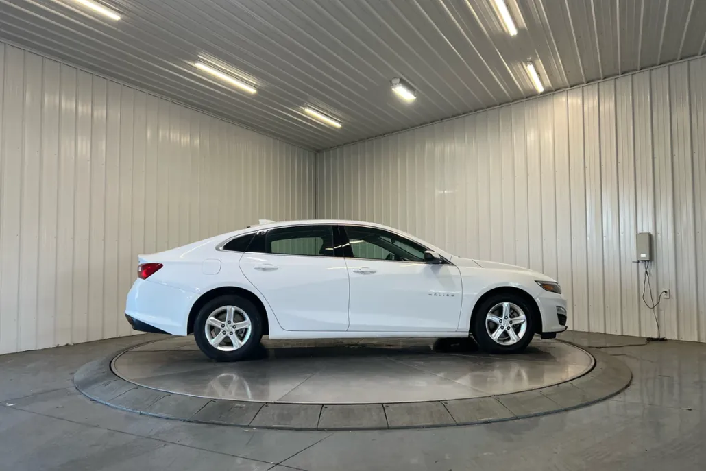 2023 Chevrolet Malibu 1LT photo 1