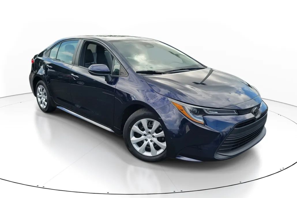 2023 Toyota Corolla LE photo 1