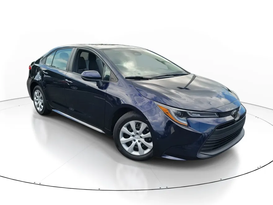 2023 Toyota Corolla LE photo 1