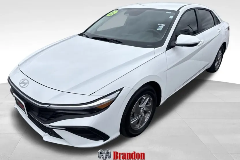 2025 Hyundai Elantra SE photo 1