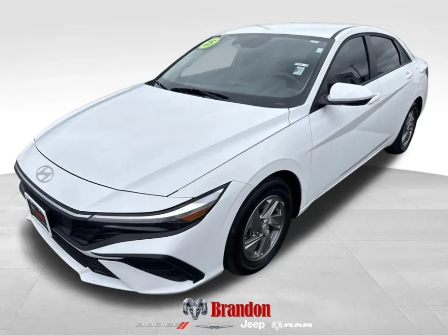 2025 Hyundai Elantra SE photo 1