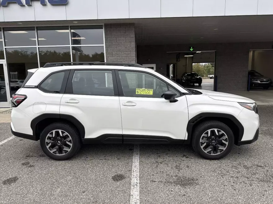 2025 Subaru Forester Base photo 1