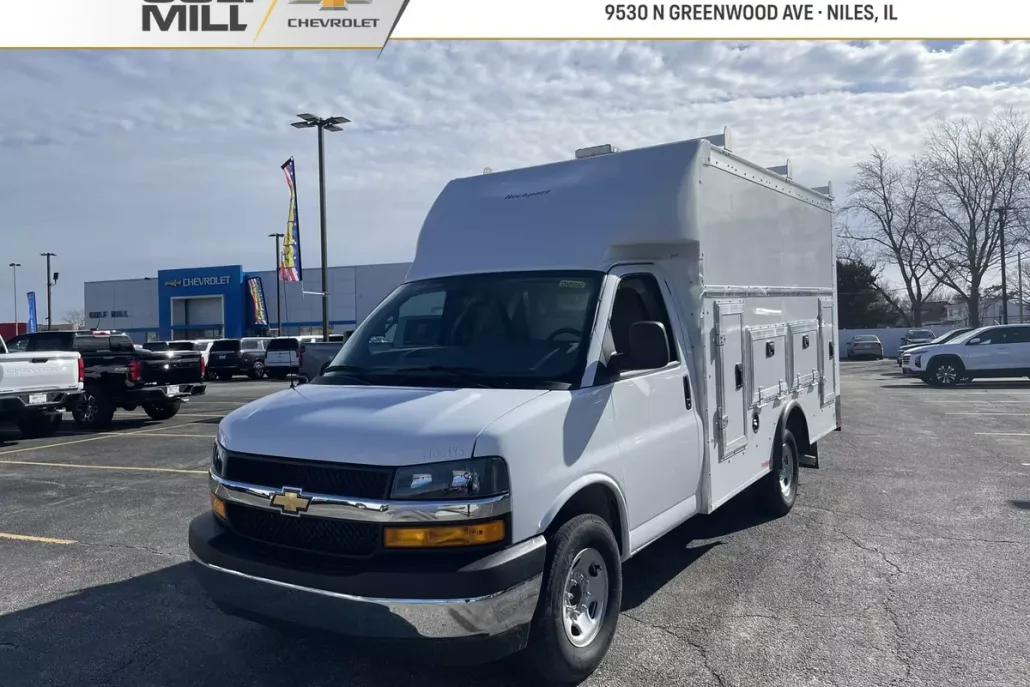 2025 Chevrolet Express 3500 Cutaway Van photo 1