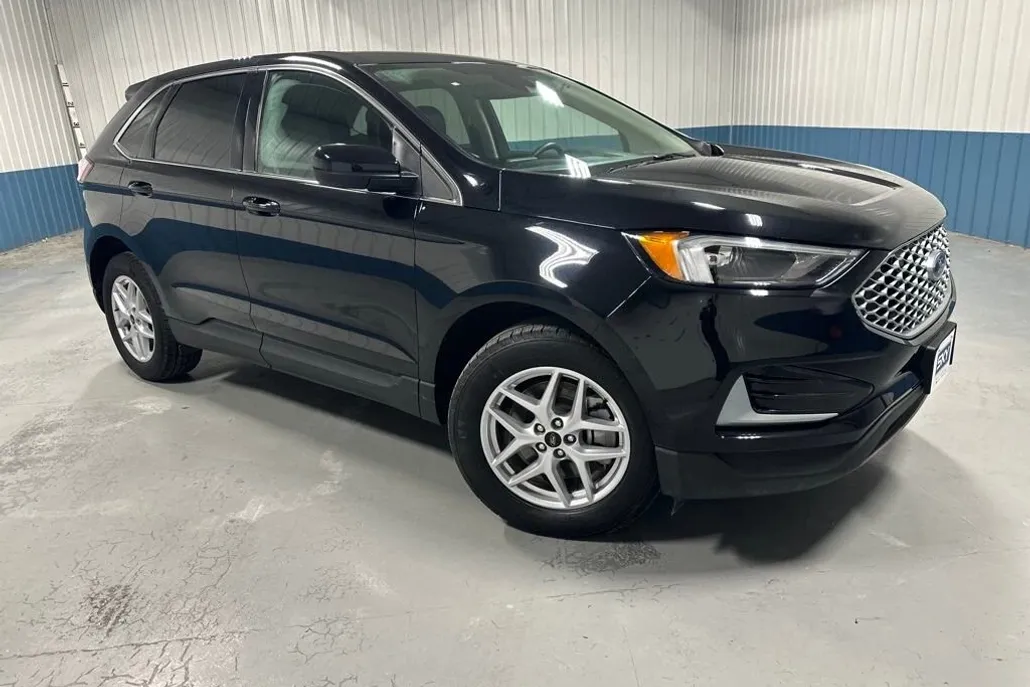 2024 Ford Edge Titanium photo 1