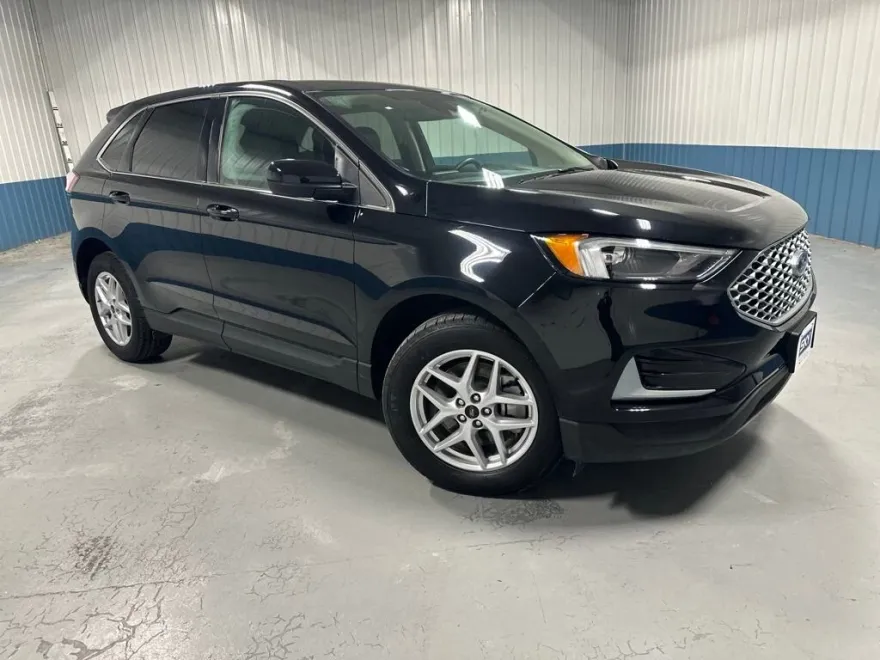 2024 Ford Edge Titanium photo 1