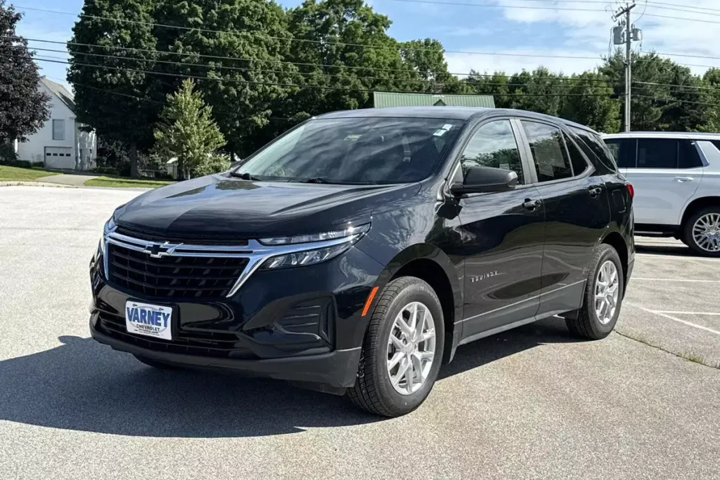 2022 Chevrolet Equinox LS photo 1