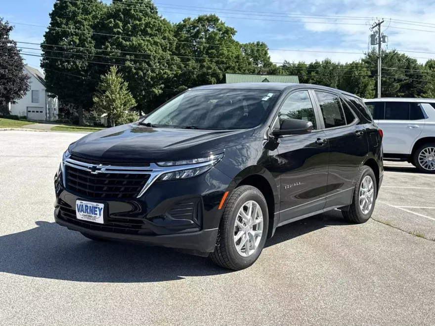 2022 Chevrolet Equinox LS photo 1