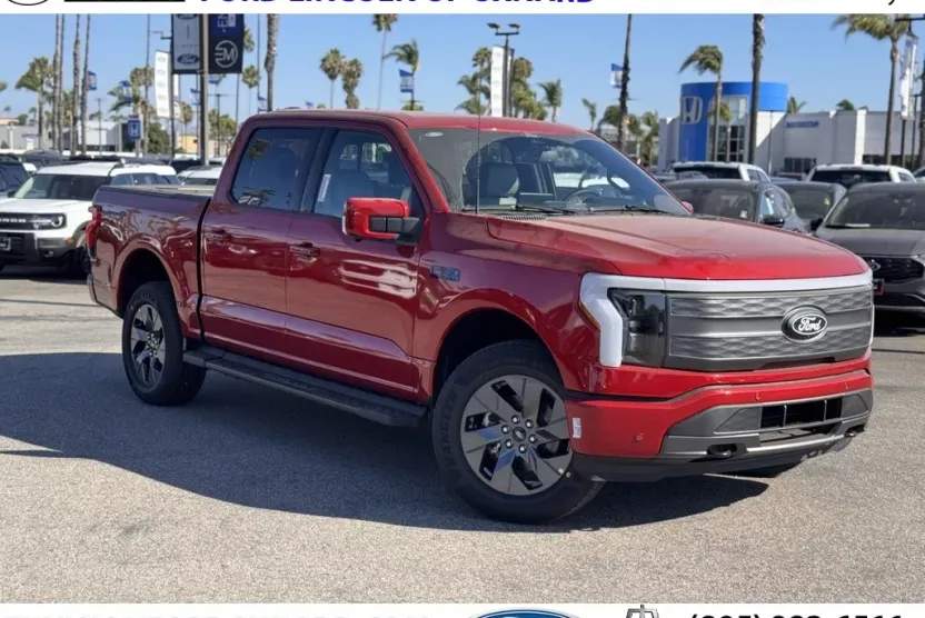 2025 Ford F-150 Lightning Lariat photo 1