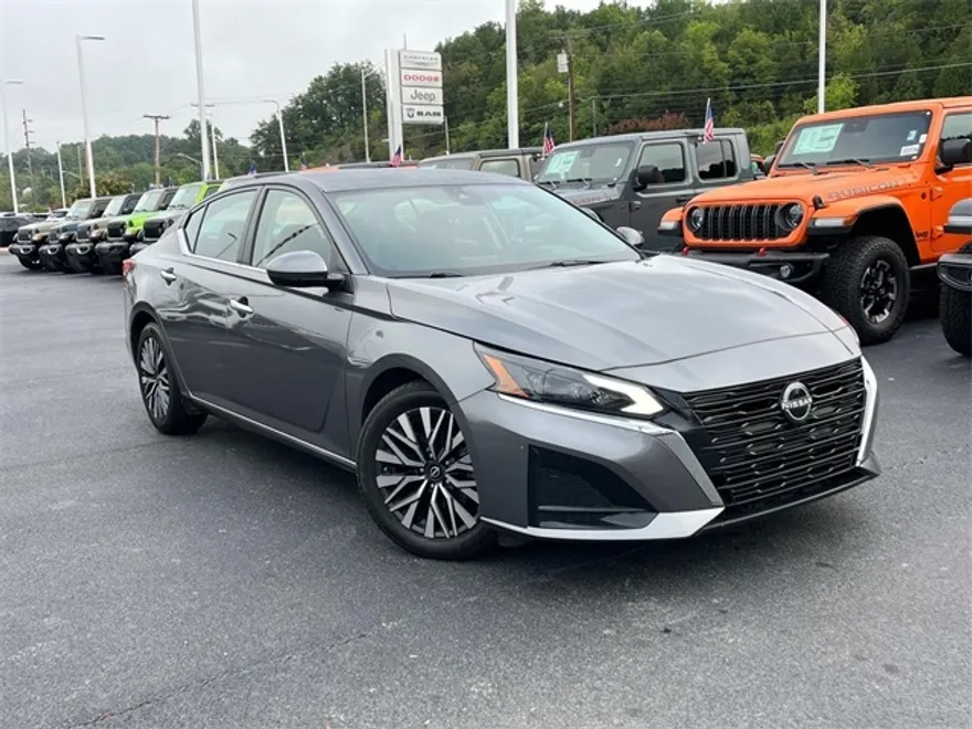 2023 Nissan Altima 2.5 SV photo 1
